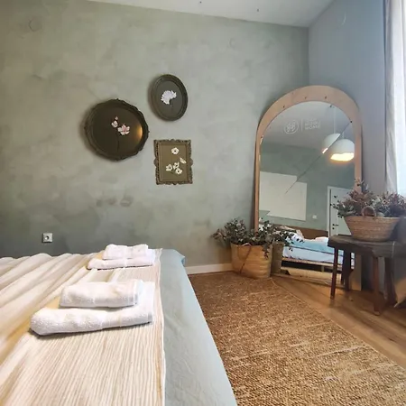 The Designers By Ourhood, Located! Appartement